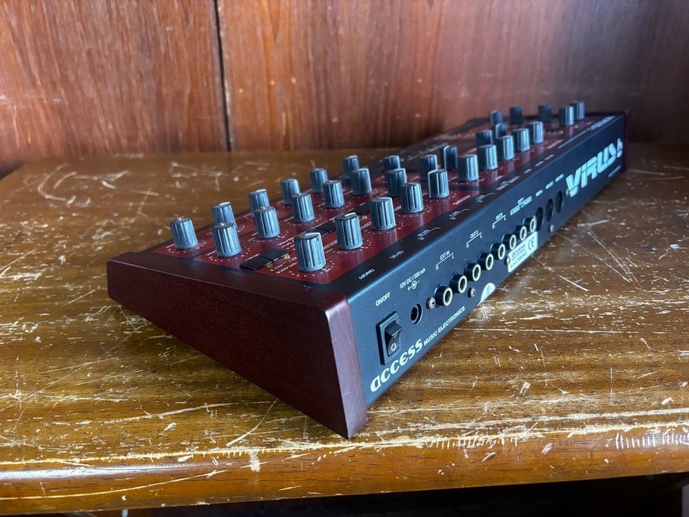 Access Virus B Desktop Digital Synthesizer w/ power supply