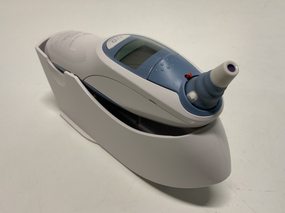 Braun ThermoScan Ear Thermometer Type 6022 Clean/Tested/Working w/ Base