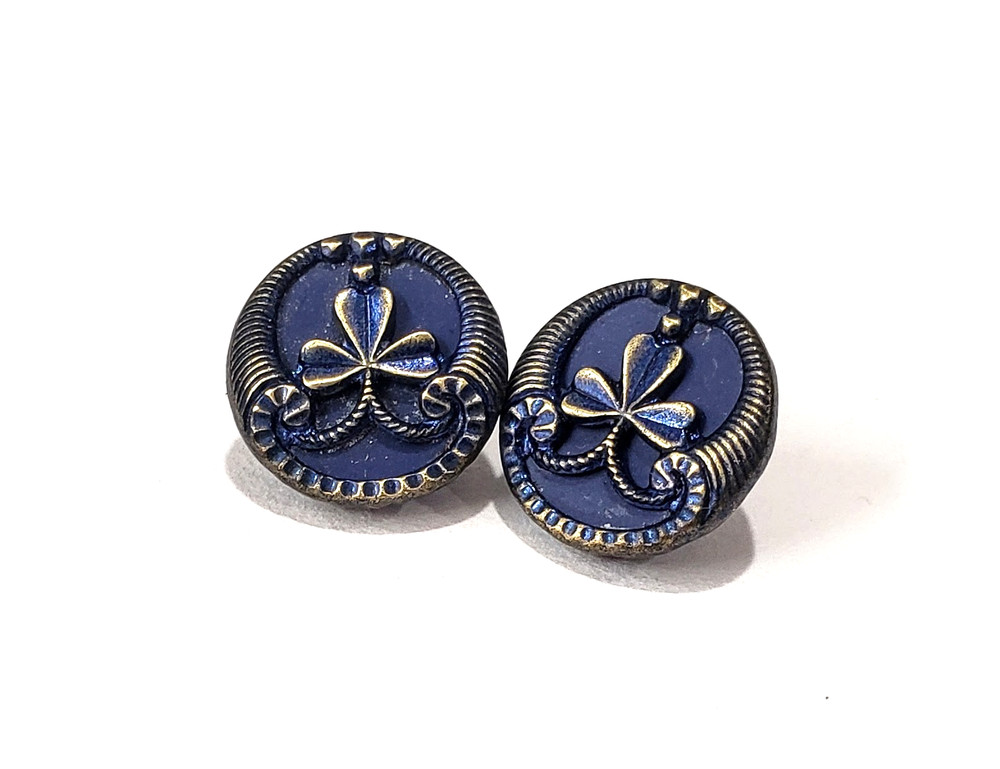 ONE Austrian Tiny Antique Button ~ Clover with Blue Tint