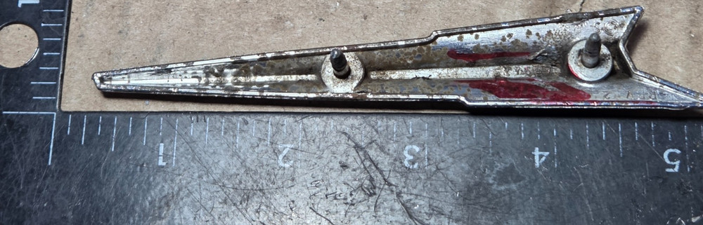 OLDSMOBILE SUPER / DYNAMIC 88 CIRCA '63 TRUNK ROCKET EMBLEM 4894154 (6621}