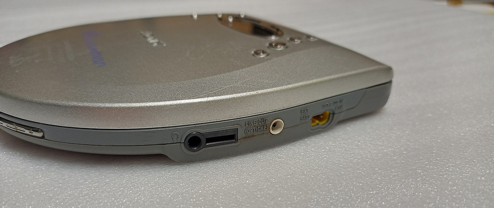 Sony D-EJ725 Portable CD player