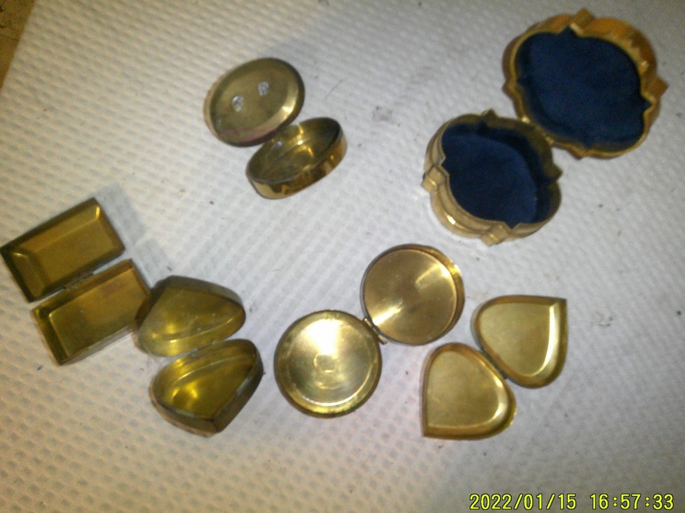6 NINTAGE BRASS SMALL COMPOTES HEART SHAPE OTHERS