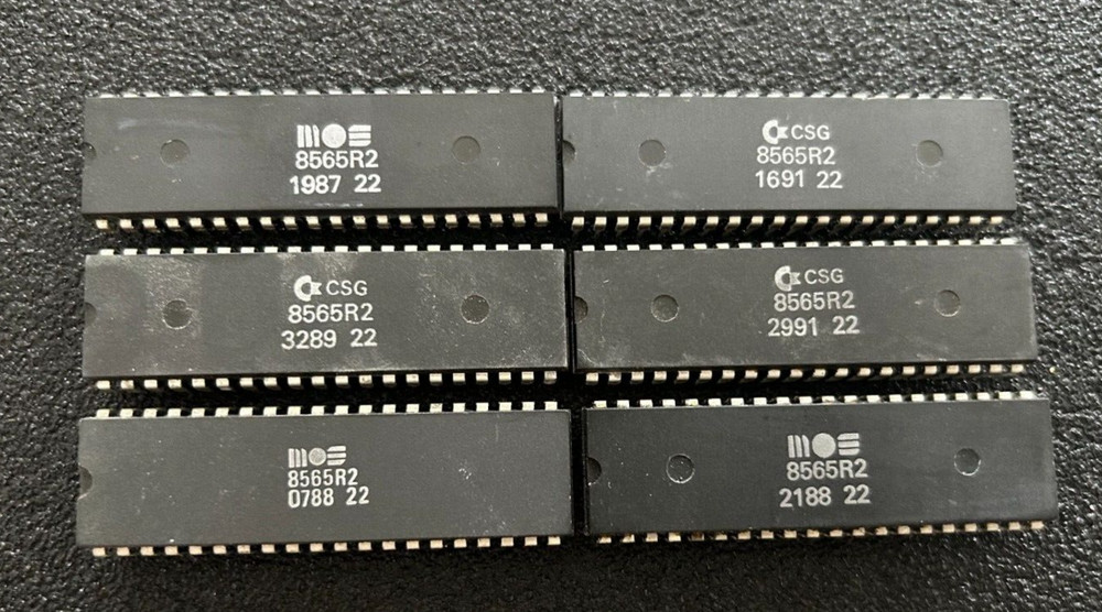 1 x MOS 8565 R2 VIC-II Commodore 64 video chip. Tested.