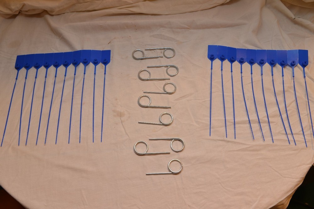 20 BLUE FIRE EXTINGUISHER TAMPER FLAG SEALS & 10 SAFETY PULL PINS