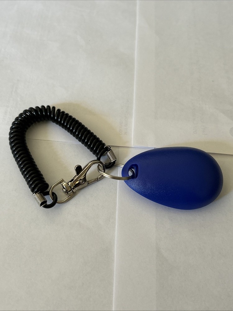 Pet Training Clicker with Wrist Strap Dog Training Accessory in Blue