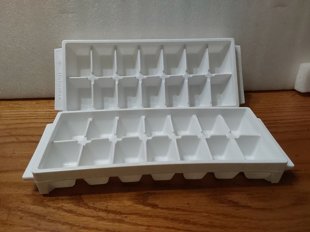 Hotpoint Easy Release 14 Cube Plastic Ice Cube Tray White 2pc Vintage