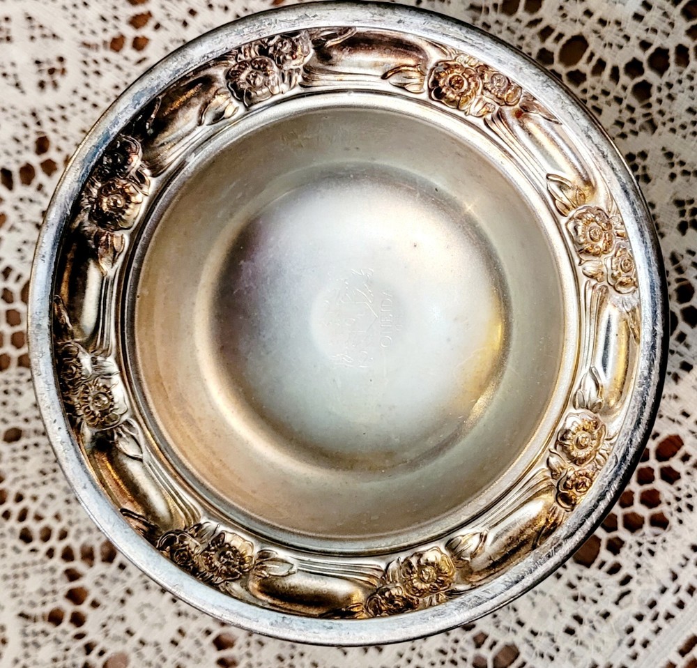 Oneida Silverplate Vintage Single Candlestick Embossed Rosettes