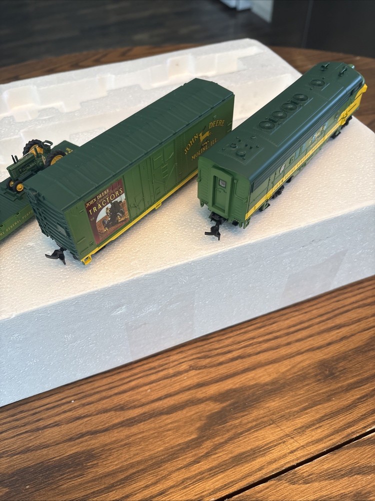 Athern John Deere Model "B" Express HO scale train set
