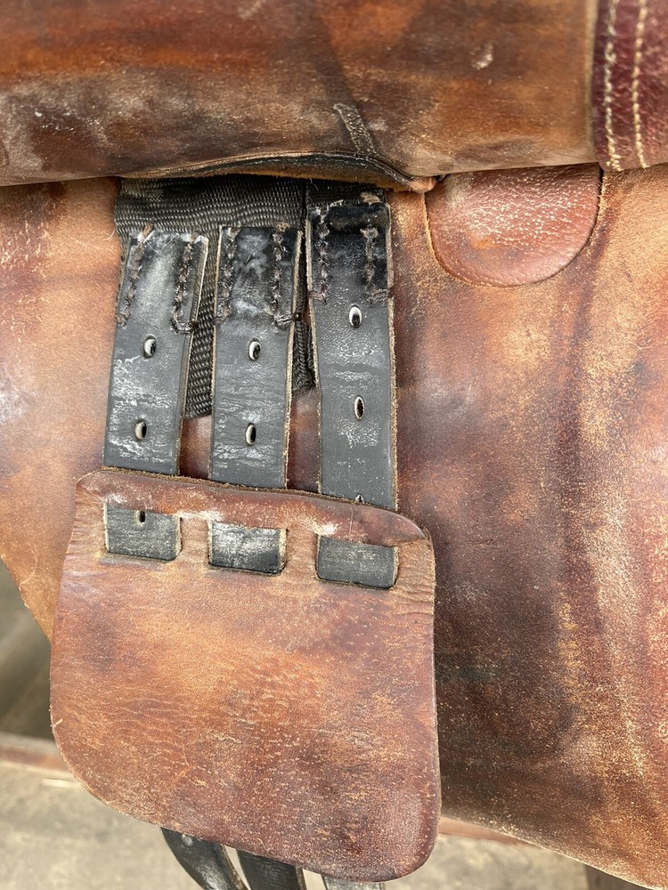 Calibre Close Contact Jumping Saddle Size 17