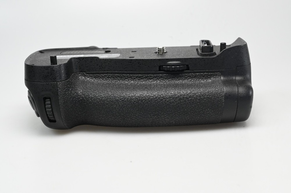 Nikon MB-D17 Multi Power Battery Pack for Nikon D500 #G905