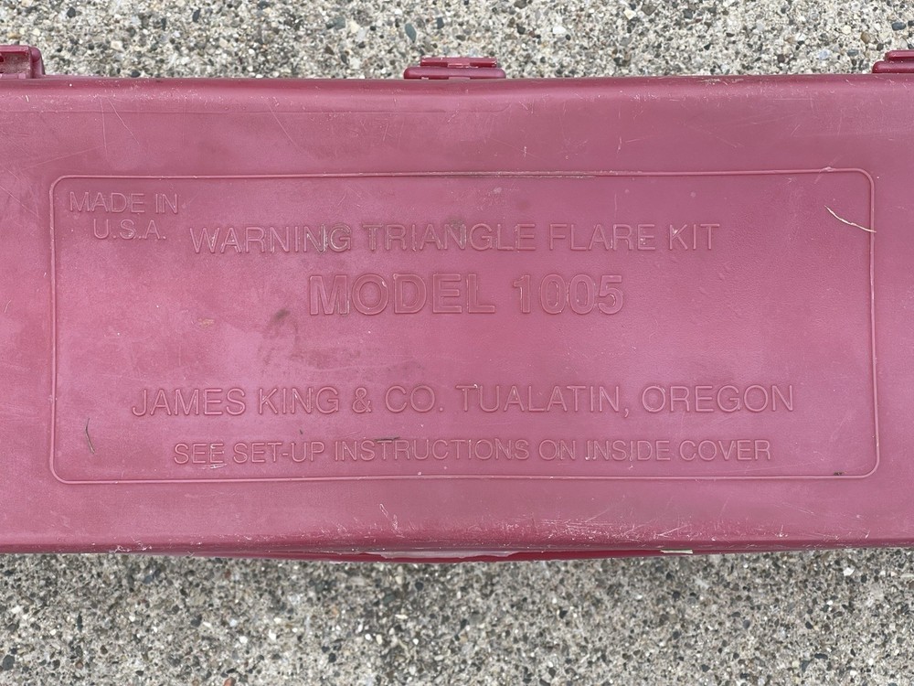 James King Co Roadside Warning Triangles 3 Pack Kit w/ Case Model 1005 Used