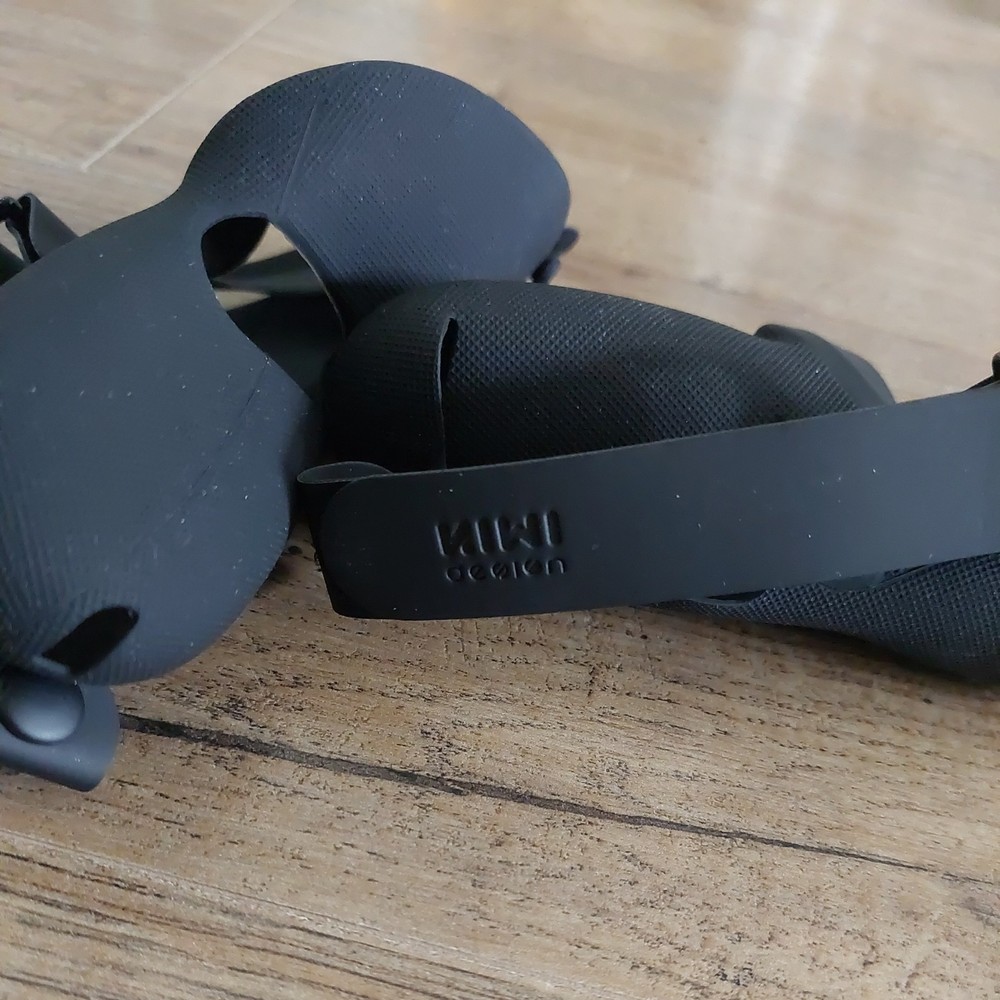 Kiwi Design Oculus Quest 2 Controller Grip Cover Set