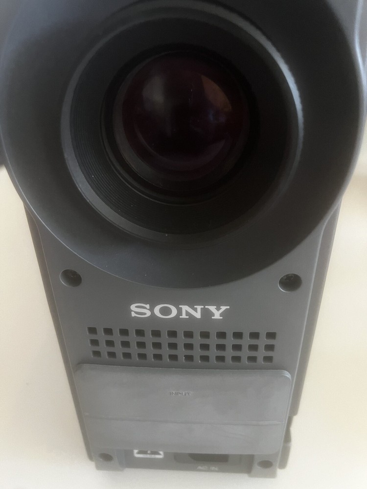 CPJ-D500 Sony LCD Projector w/ Case & Cables - Clean & Fully Functional!