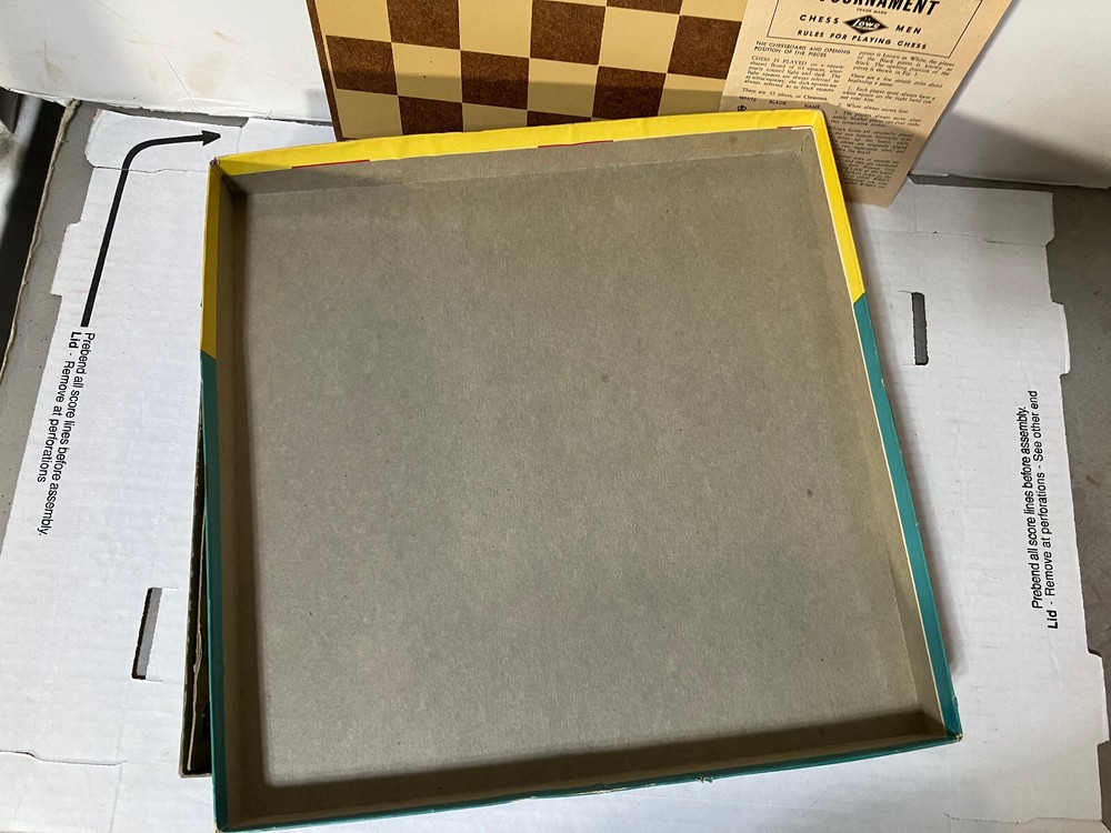 Chess set 1960's E.S. Lowe Co. Tournament Plastic Complete