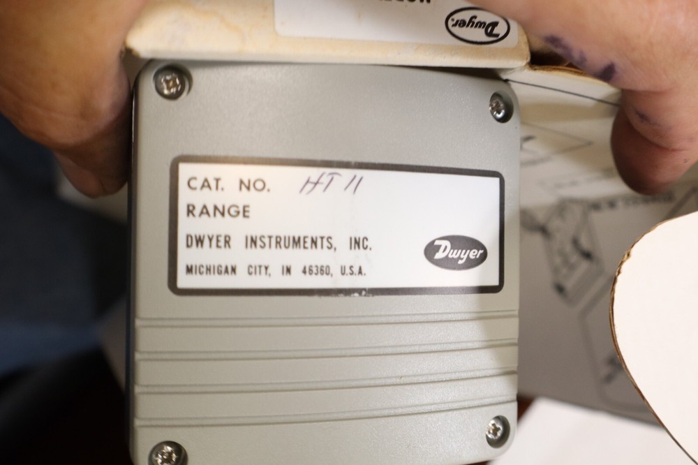 NEW - Dwyer HT11 SERIES HT RH / TEMPERATURE TRANSMITTER