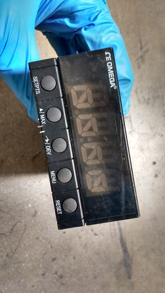 Omega Strain Gague Panel Meter - DP25B-S-AI-R-1.2  POWERS ON