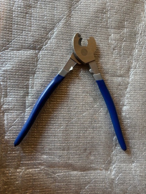 RUR 9" CUTTING HAND TOOLS CABLE / WIRE CUTTERS - NEW - Pliers