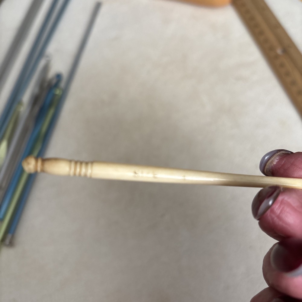 Vintage Bone Crochet Hook Size 4