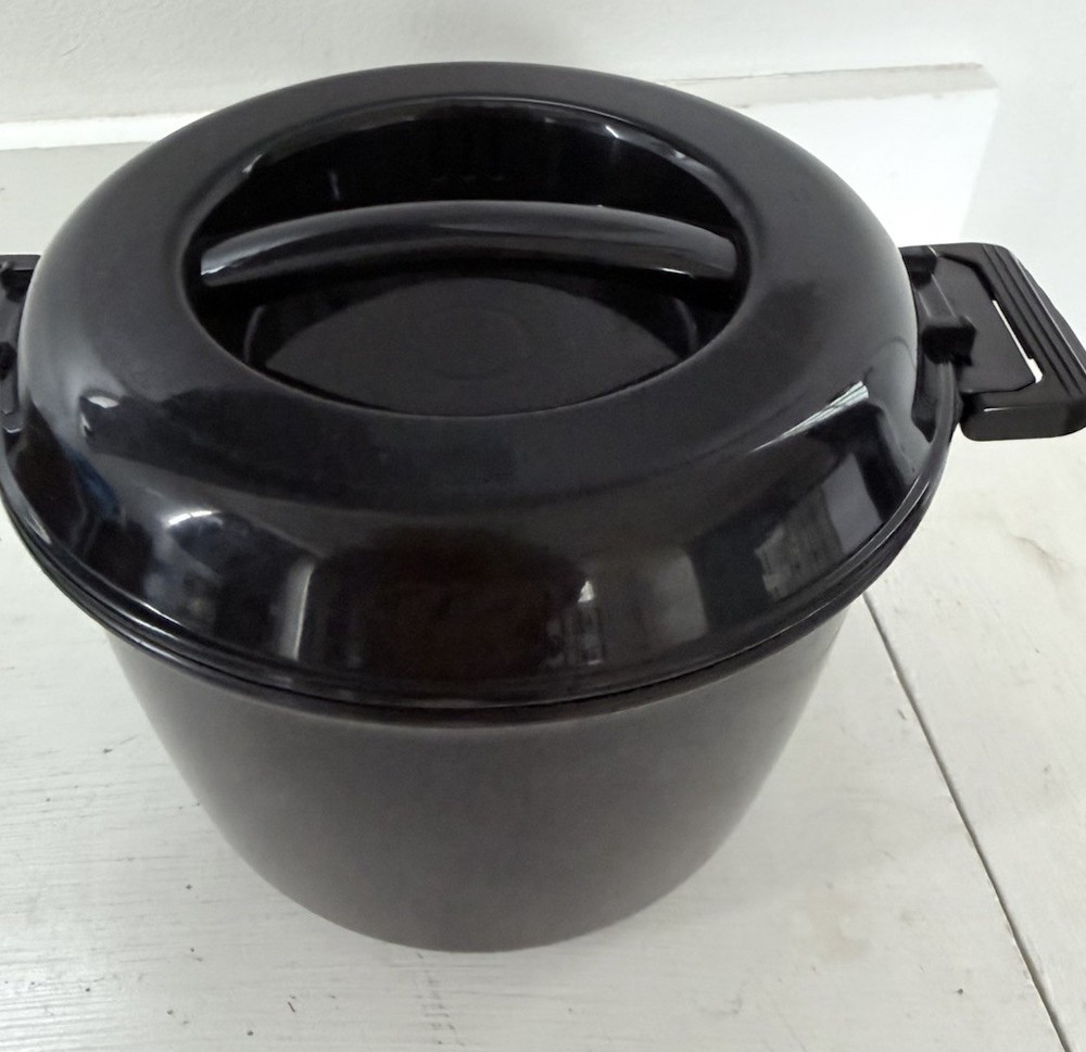 The Pampered Chef 3 Quart Microwave Rice Cooker