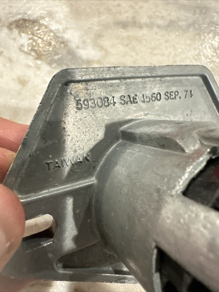 Velvac - 593084 - 7-Way Socket With Split Pins.