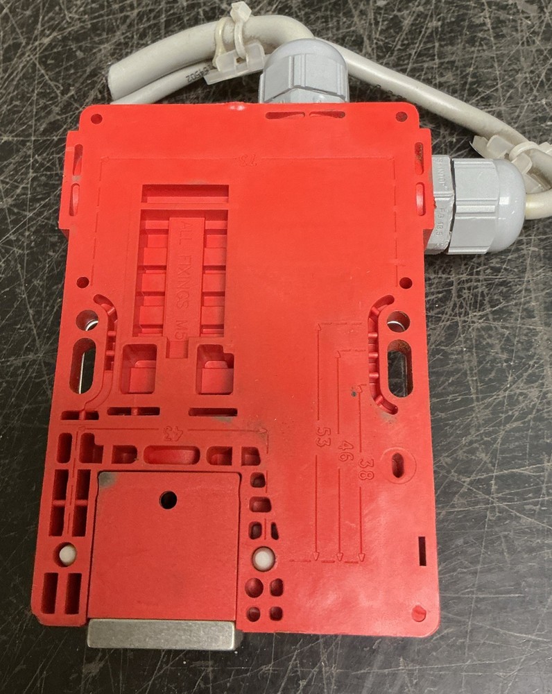 Guardmaster TLS-GD2 Safety Interlock Switch with Guard Locking