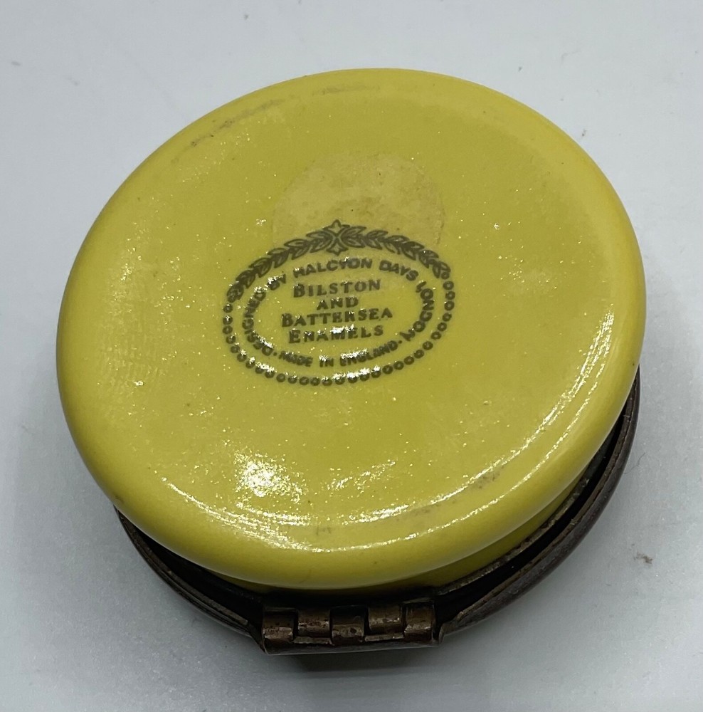BILSTON AND BATTERSEA ENAMEL TRINKET BOX