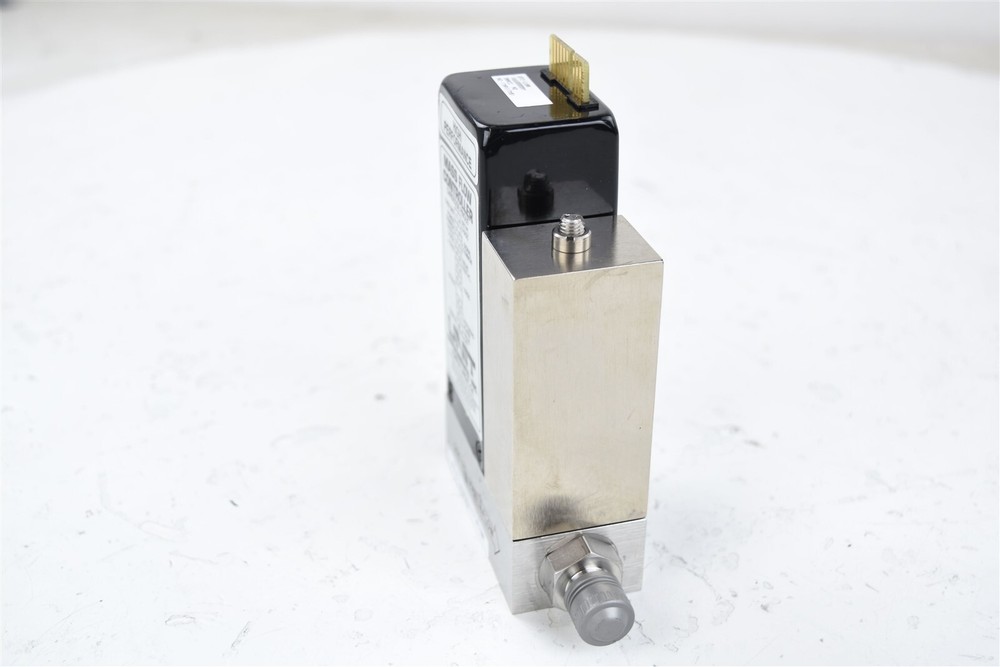 Unit UFC-1100 Mass Flow Controller 300cc