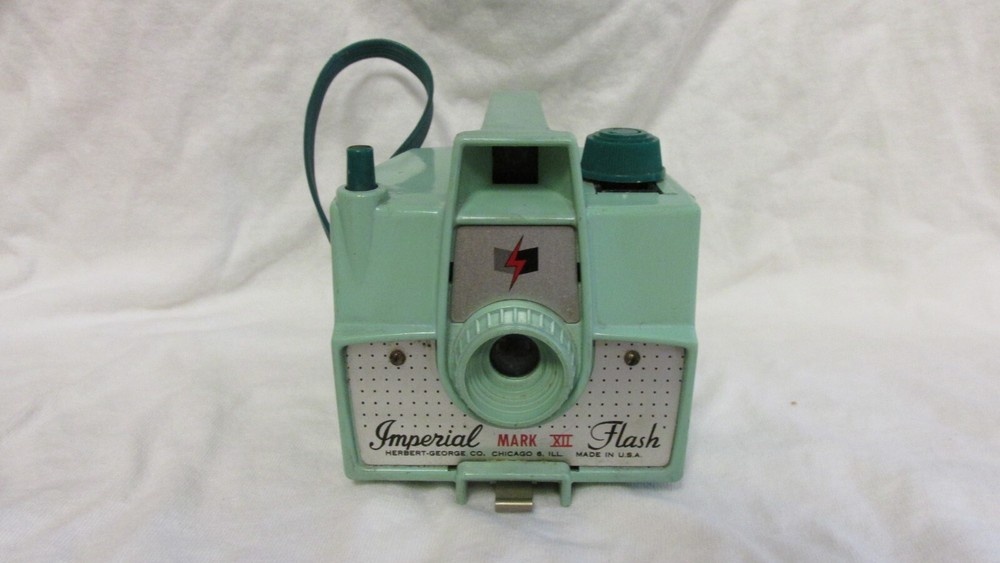 VINTAGE 1950s IMPERIAL MARK XII CAMERA