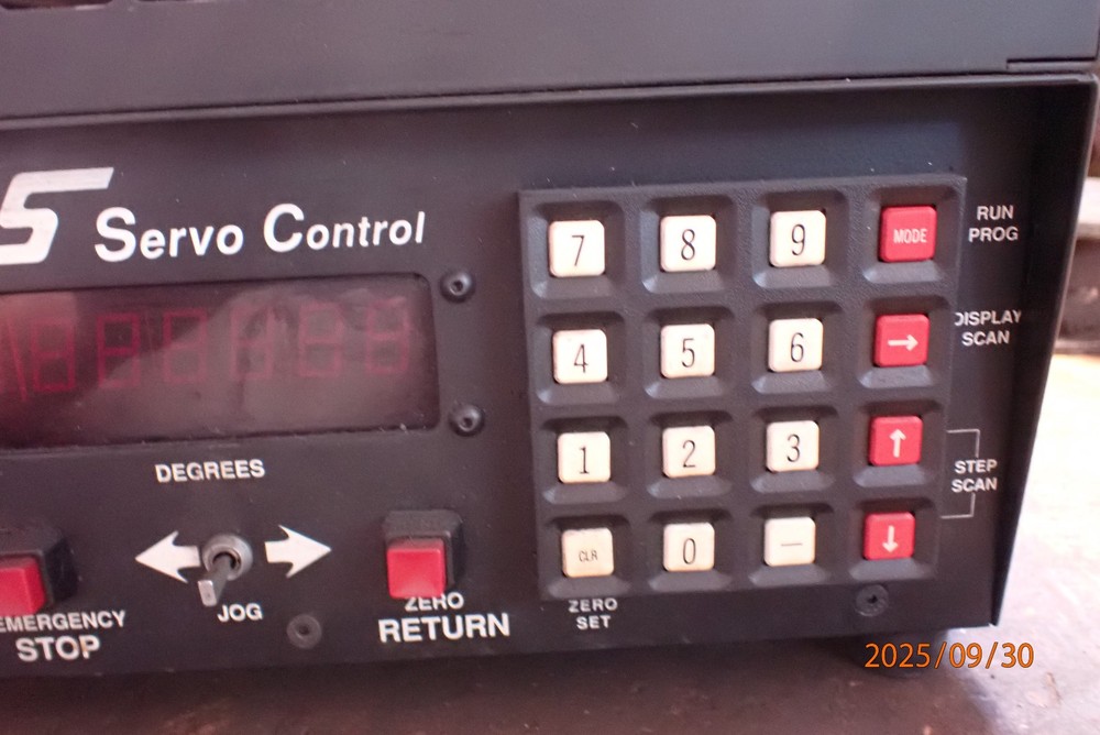 OLDER HAAS SERVO CONTROL POWERS UP FOR PARTS NEEDS WORK