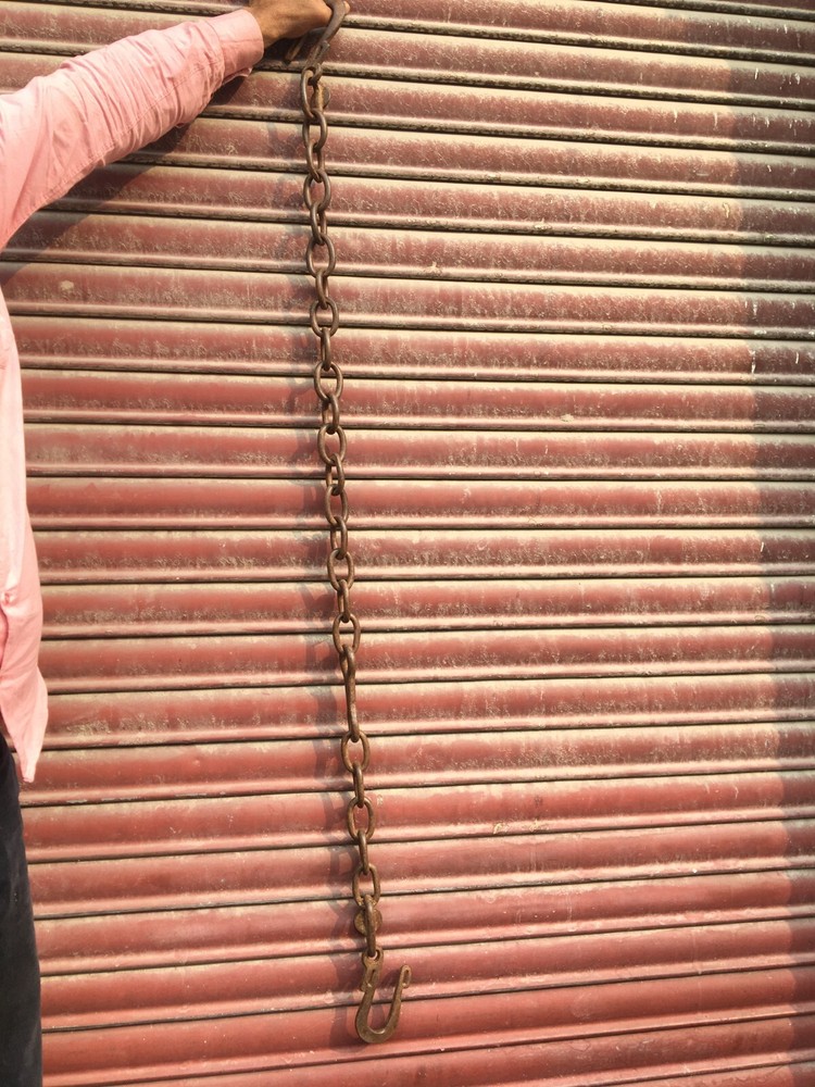 OLD VINTAGE HANDMADE RUSTIC IRON SOLID MULTIPURPOSE HANGING CHAIN WITH TWO HOOK