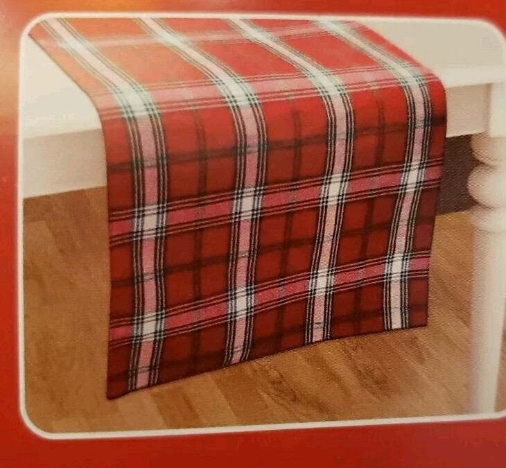 HOLIDAY STYLE "13"X68" TAPESTRY RUNNER Red Plaid