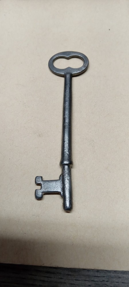Vintage Solid Barrel Antique Skeleton Key Solid Steel