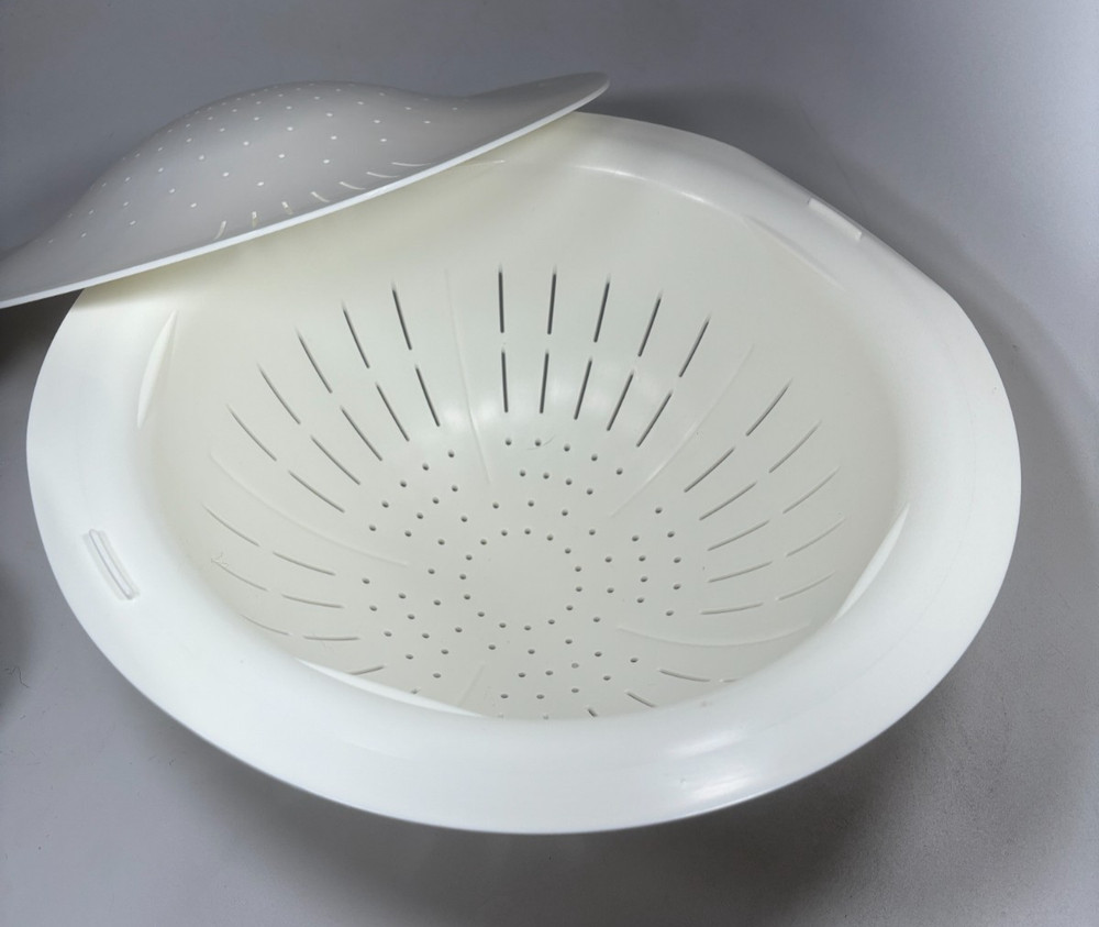 Tupperware White 3 Quart Large Double Colander #3105 and Cover #3106 Atomic