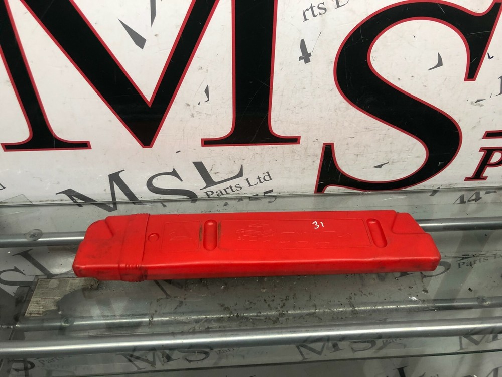 (AS) HALFORDS WARNING / HAZARD TRIANGLE E7 27R032708