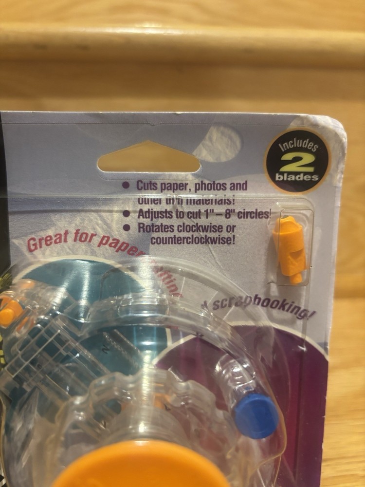 Fiskars Circle Cutter With 2 Replacement Blades 1"-8" Circles