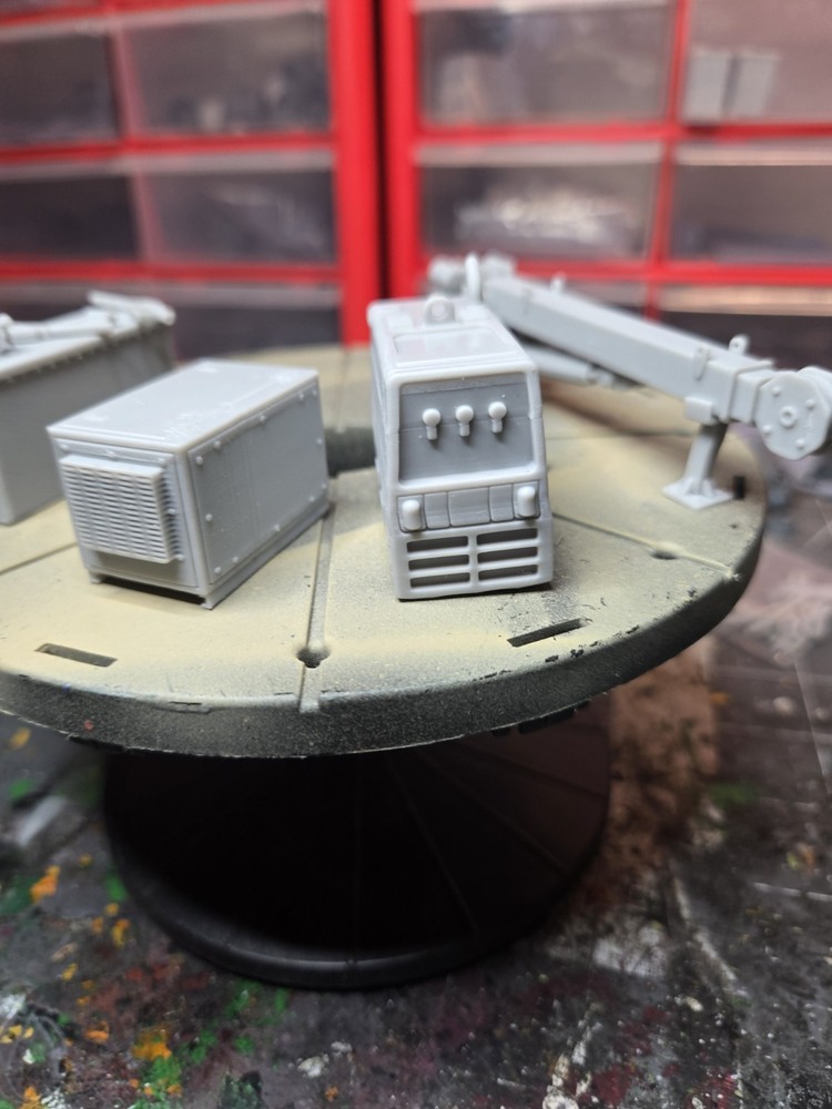 Mechanic Crane Package 1-24 Scale
