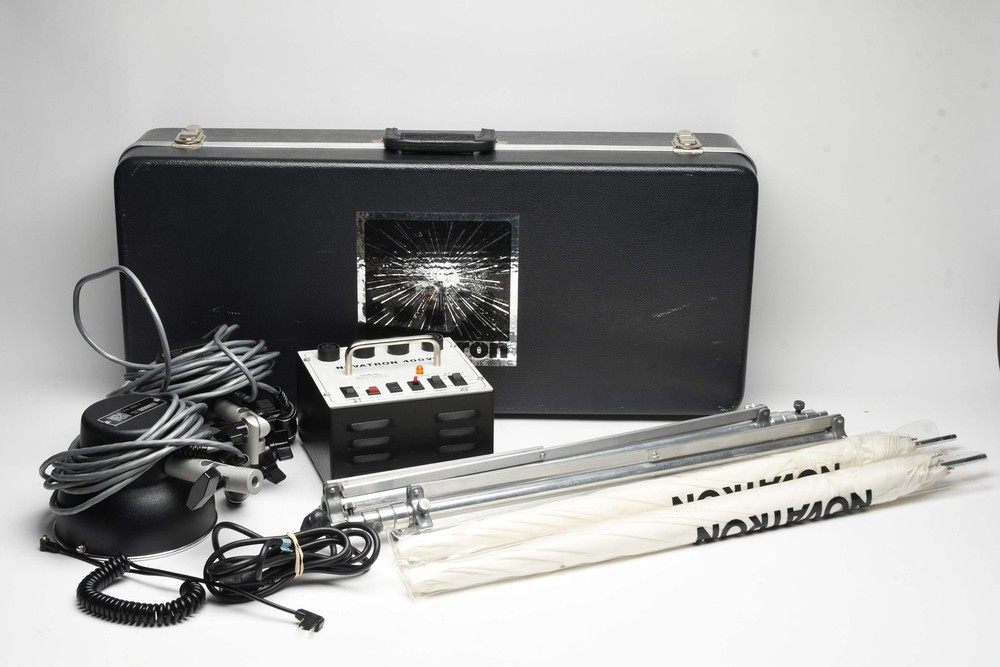 Novatron 400VR Studio Kit, 2X strobes, Stands, Umbrellas, Case, Clean!