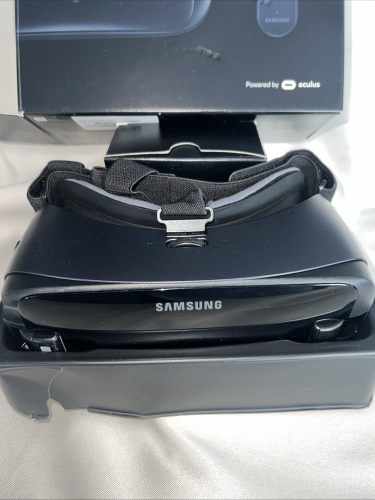 Samsung Gear VR with Controller Black Powered by oculus