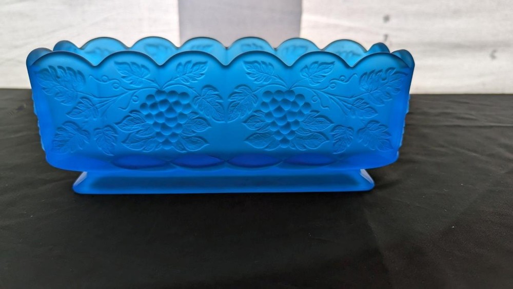 Westmoreland Glass Blue Mist Panel Grape Planter Box PG-56