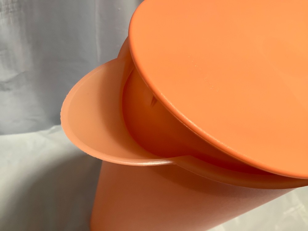 Tupperware Impressions 2 Quart Refrigerator Pitcher 3333 Orange NICE