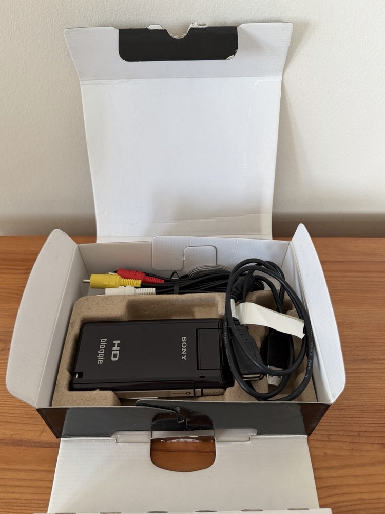 Sony HD Bloggie MHS-PM5 Handheld Video Camcorder - Working