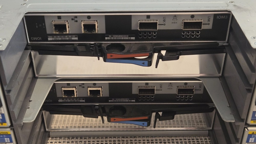 NETAPP DS4243 Disk Array Shelf with 24x SAS Trays