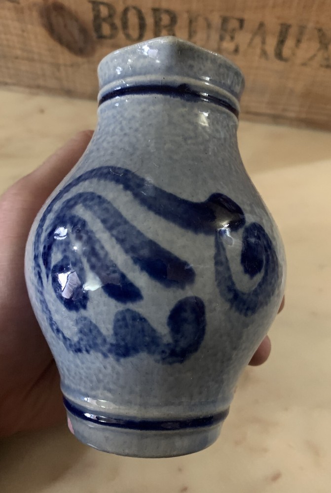 VINTAGE ENAMEL JUG 3061 MR