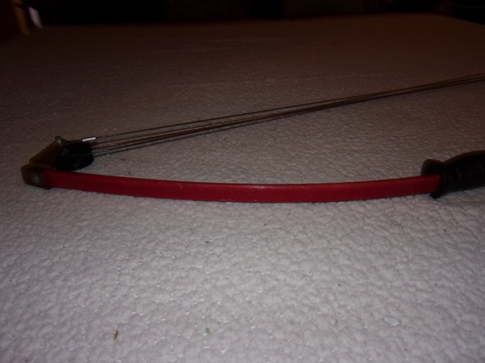 Red/Black Youth Compound Bow Needs repair