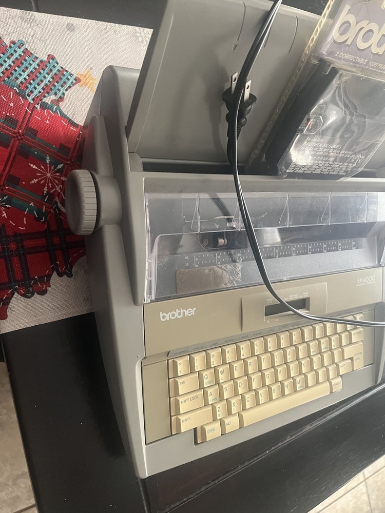 brother sx-4000 electronic typewriter What’s Two Extra Correctable tested worki