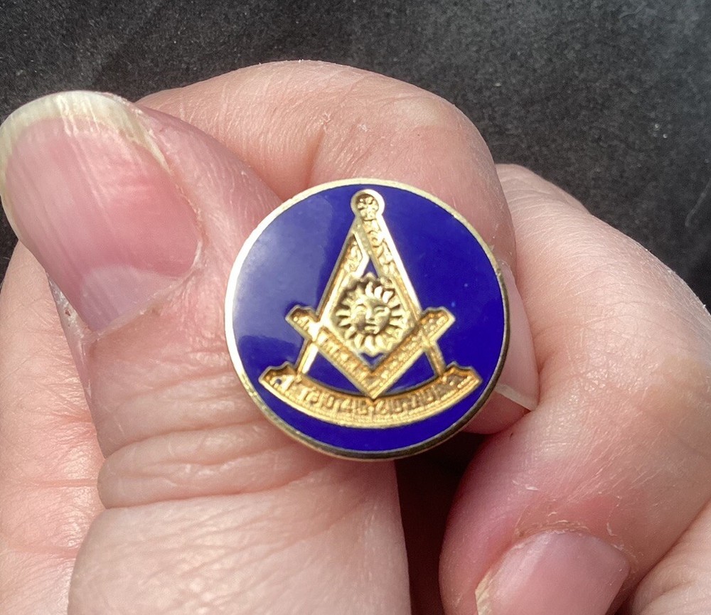 Gold Tone Masonic Lapel Hat Pin Past Master Sun Fraternity Square And Compass