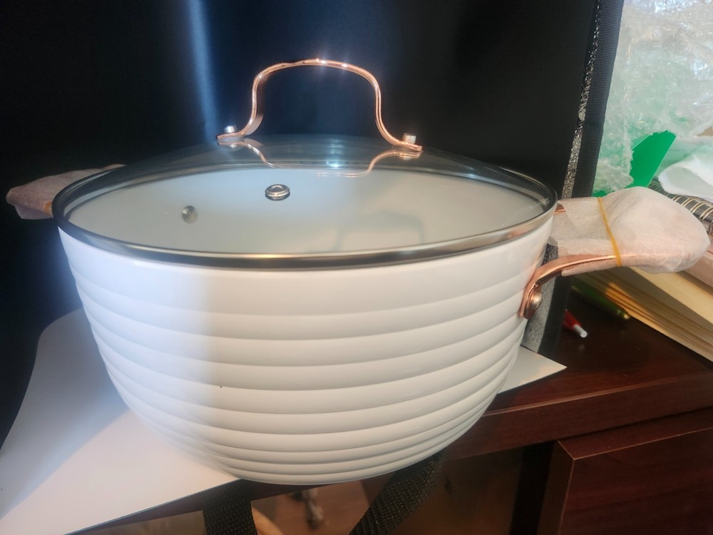 Servapetit five quart metallic dutch oven