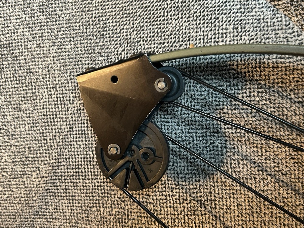 Vintage Left Hand Bear Whitetail Hunter Compound Bow 50”