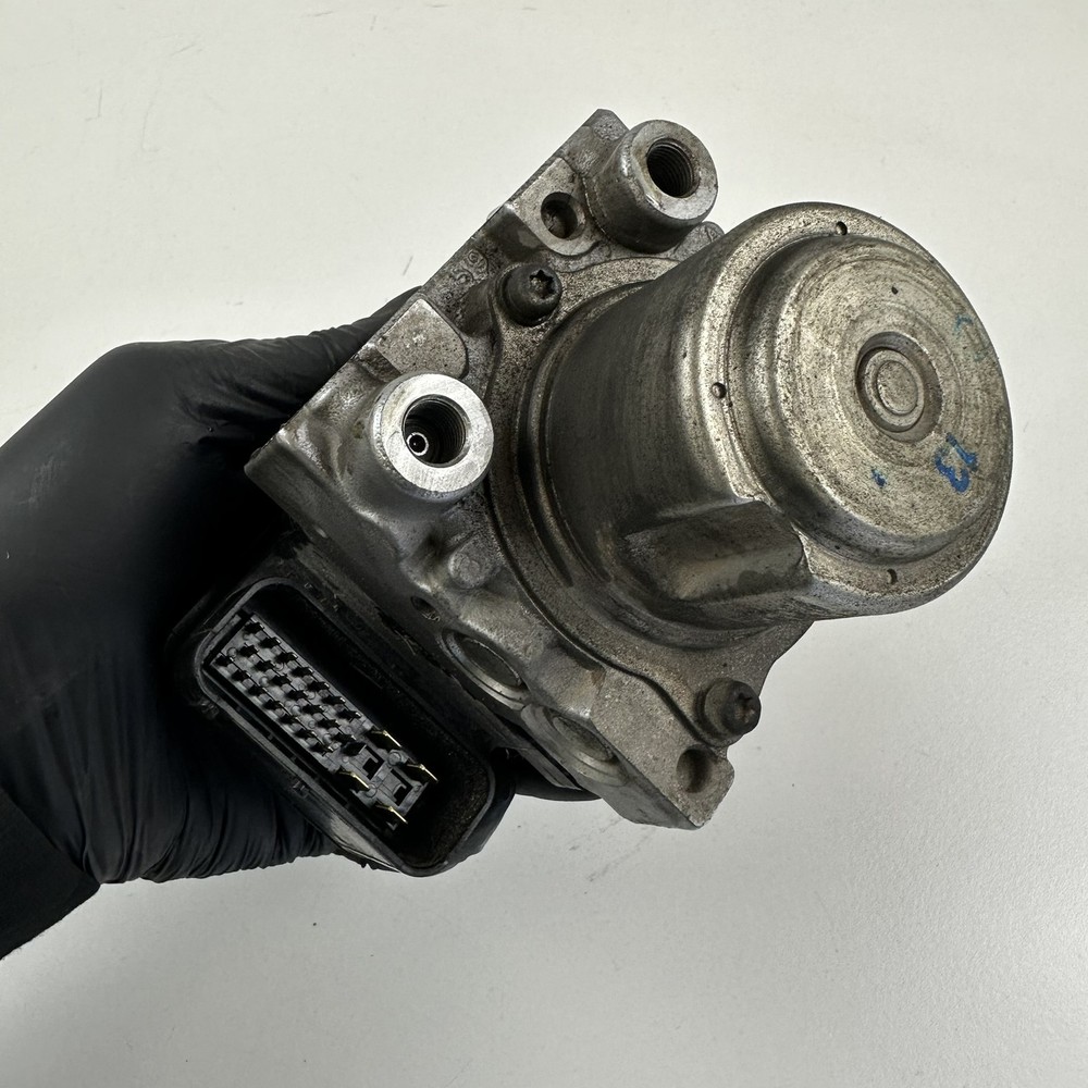 Triumph Rocket Classic 2013 ABS pump modulator control unit block