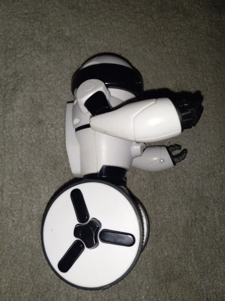 WowWee Mip Robot WHITE Interactive 0820 NO REMOTE